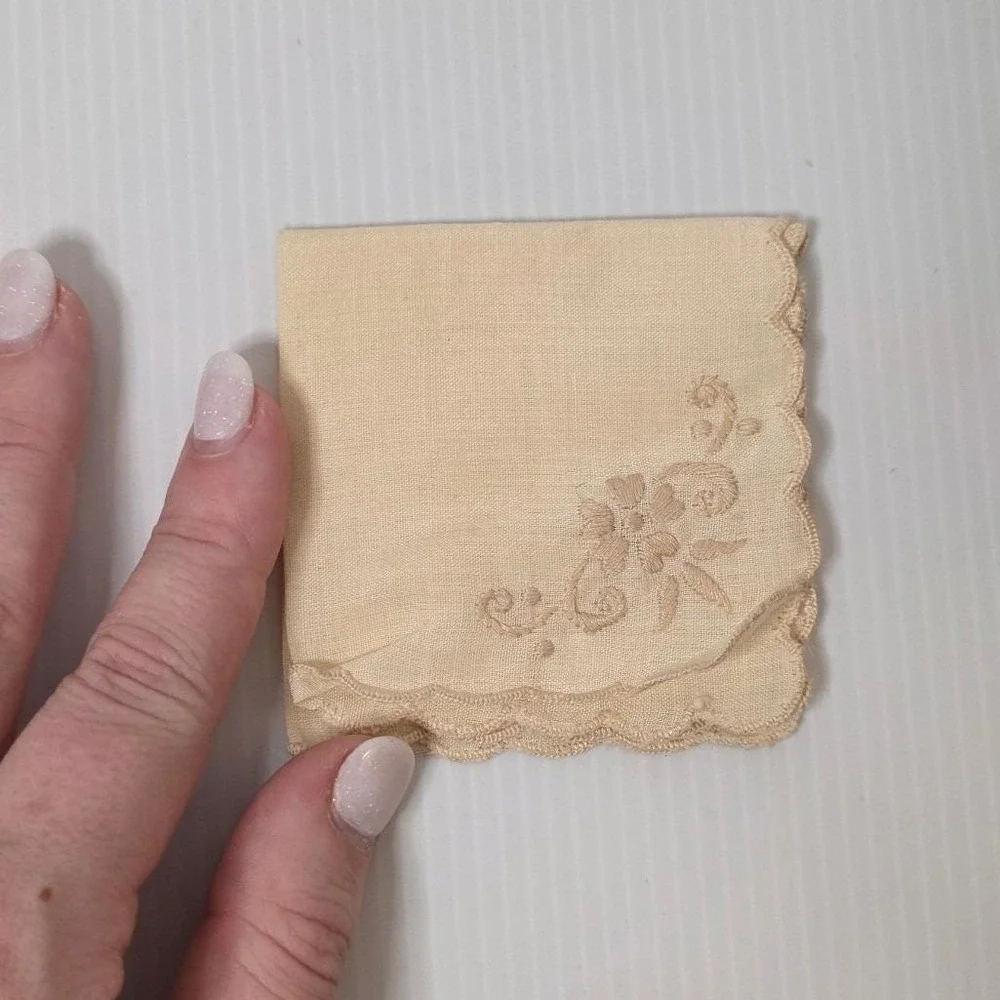 Vintage Linen Handkerchief Napkin Single‎ Embroidered Floral Scalloped Edge